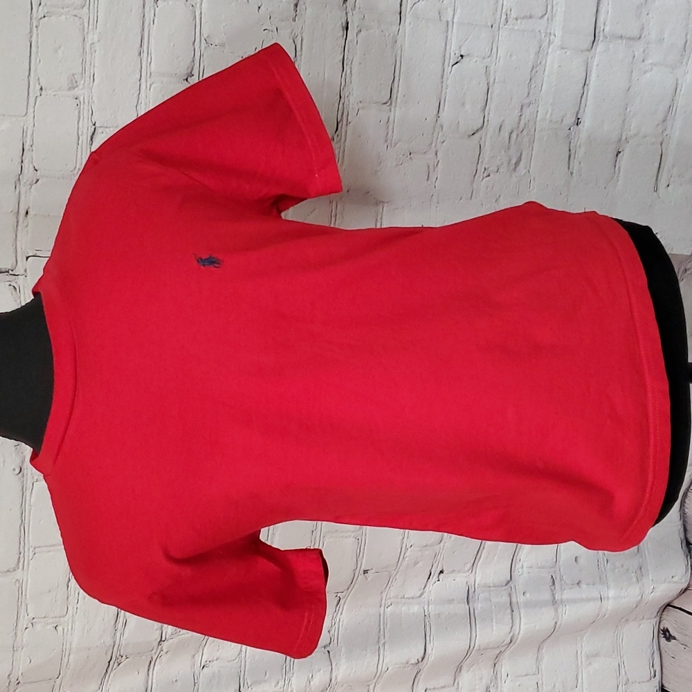 Red short sleeve t-shirt